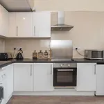 Contemporary 3 Bed City Centre Appartment - Ensuite